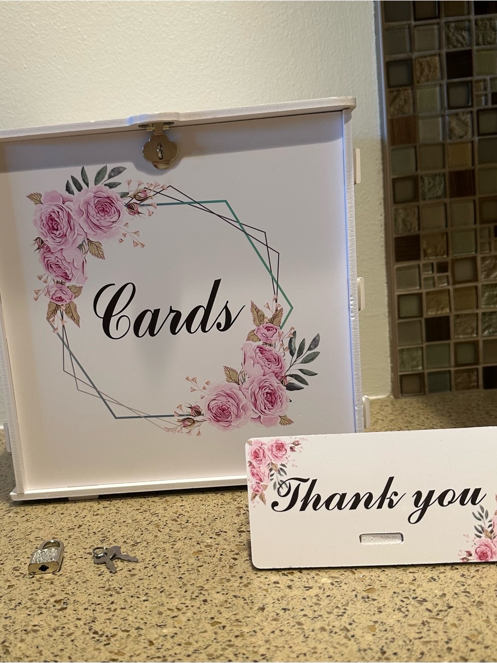 Wedding Card Box with Lock, and thank you card on stand, used once - Picture 2 of 6